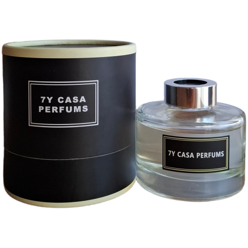 Aliejinis namų kvapas su lazdelėmis 7Y Casa Perfums English Pear ir Freesia prabangioje juodoje pakuotėje