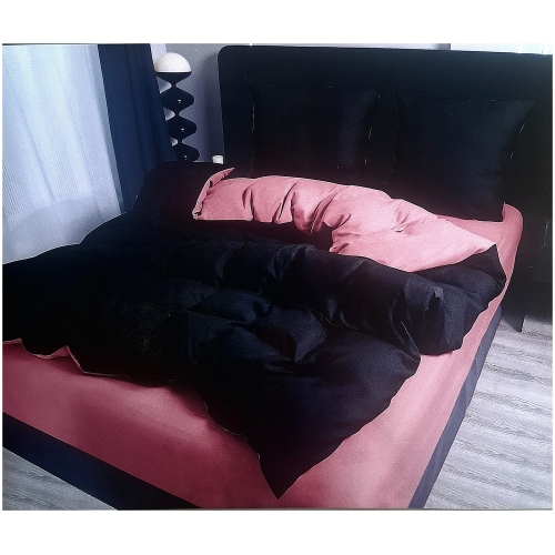 dvipusis-patalynes-komplektas-filrow-juoda-rozine-200x220.jpg Dvipusis juodos ir rožinės spalvos FILROW patalynės komplektas 200x220 cm ant lovos