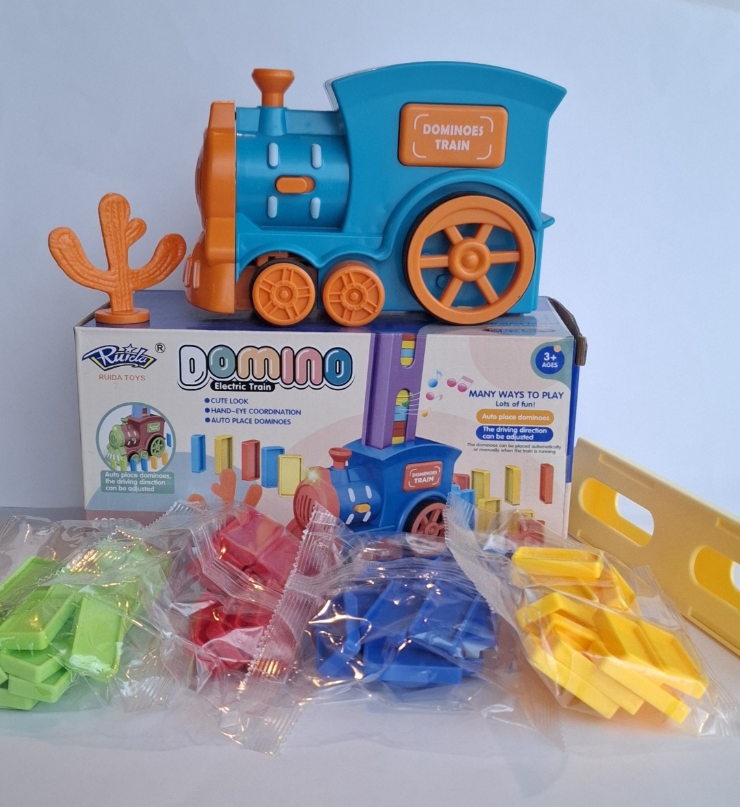 interaktyvus-domino-traukinukas-komplektacija.jpg elektrinio domino su spalvo
