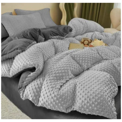 pliusine-patalyne-minky-160x200-sviesiai-pilka.jpg Šviesiai pilka pliušinė Minky patalynė 160x200 cm, 4 dalių komplektas su burbuliukais